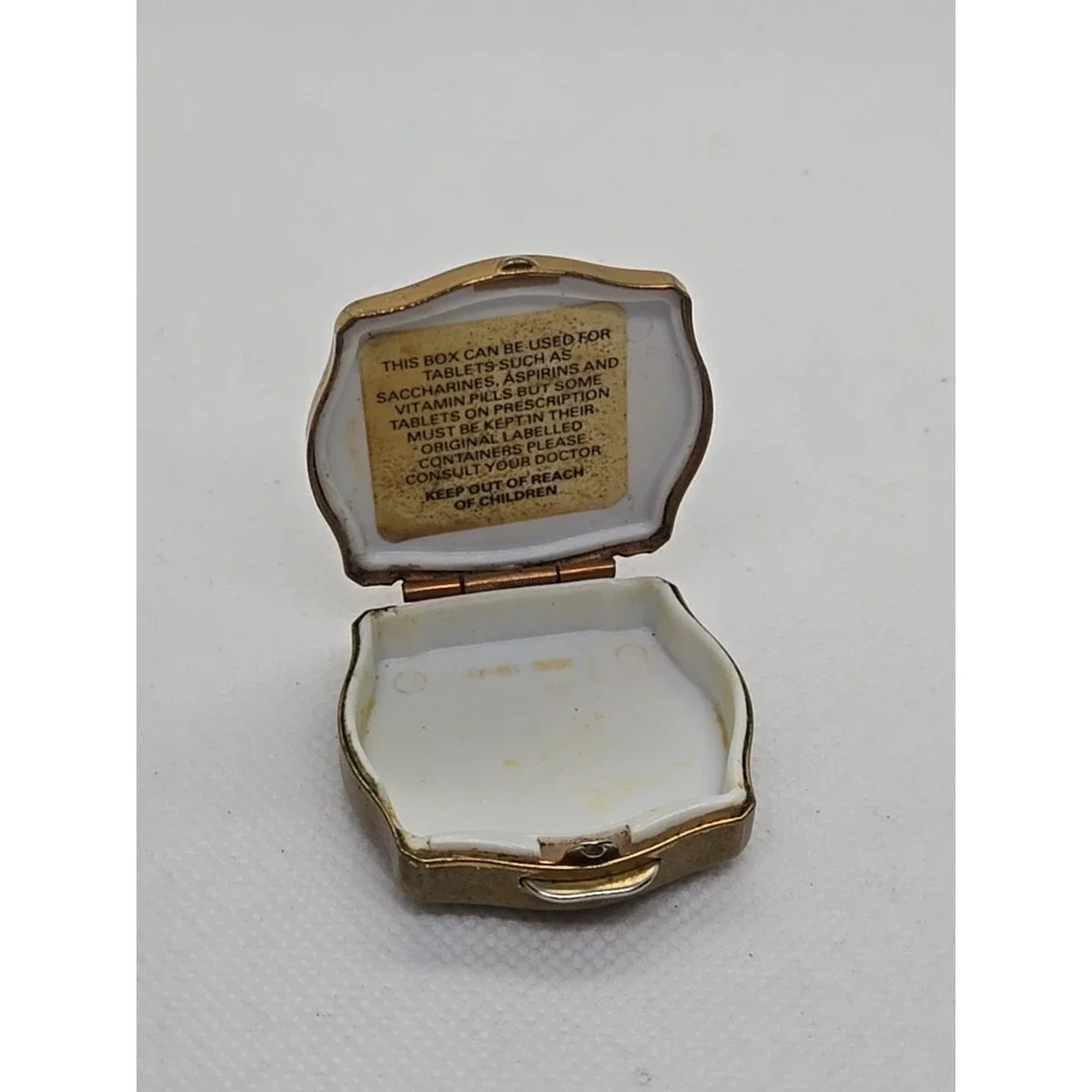 Vintage 1950's Stratton Enameled Pill Box Asian Pheasant Black‎ Gold England